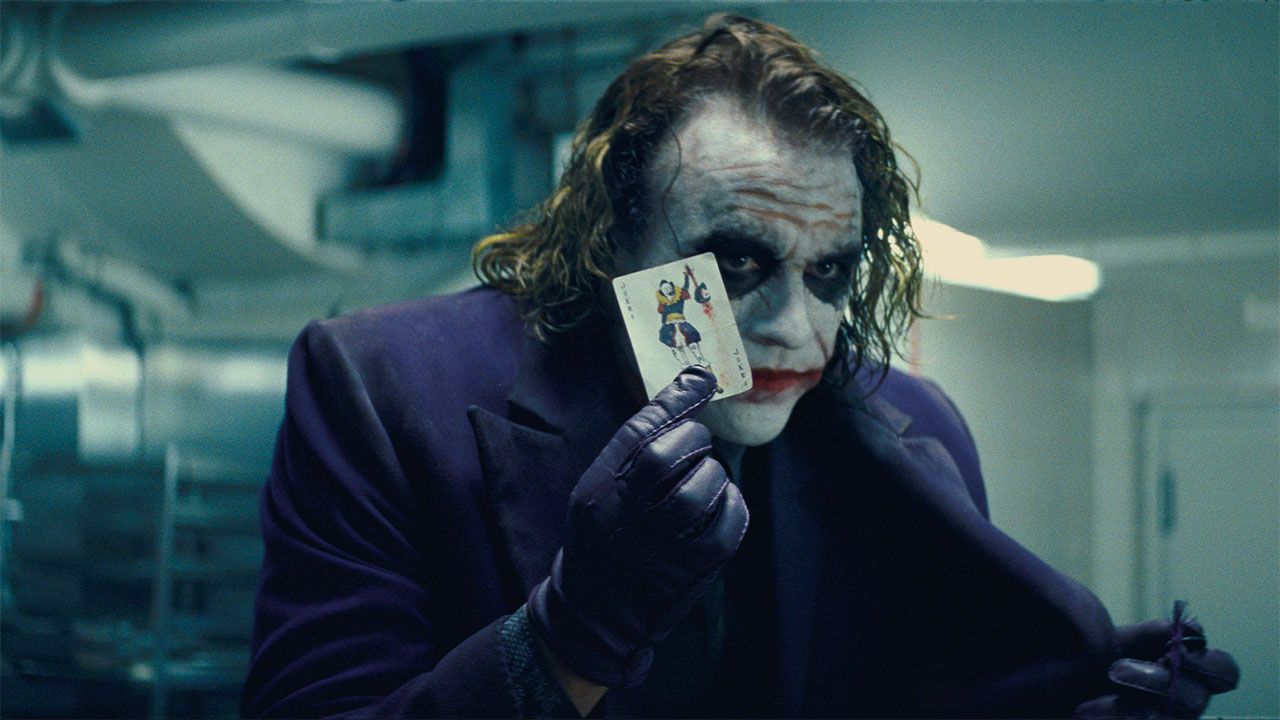 Heath Ledger in un frame dal film The Dark Knight di Christopher Nolan