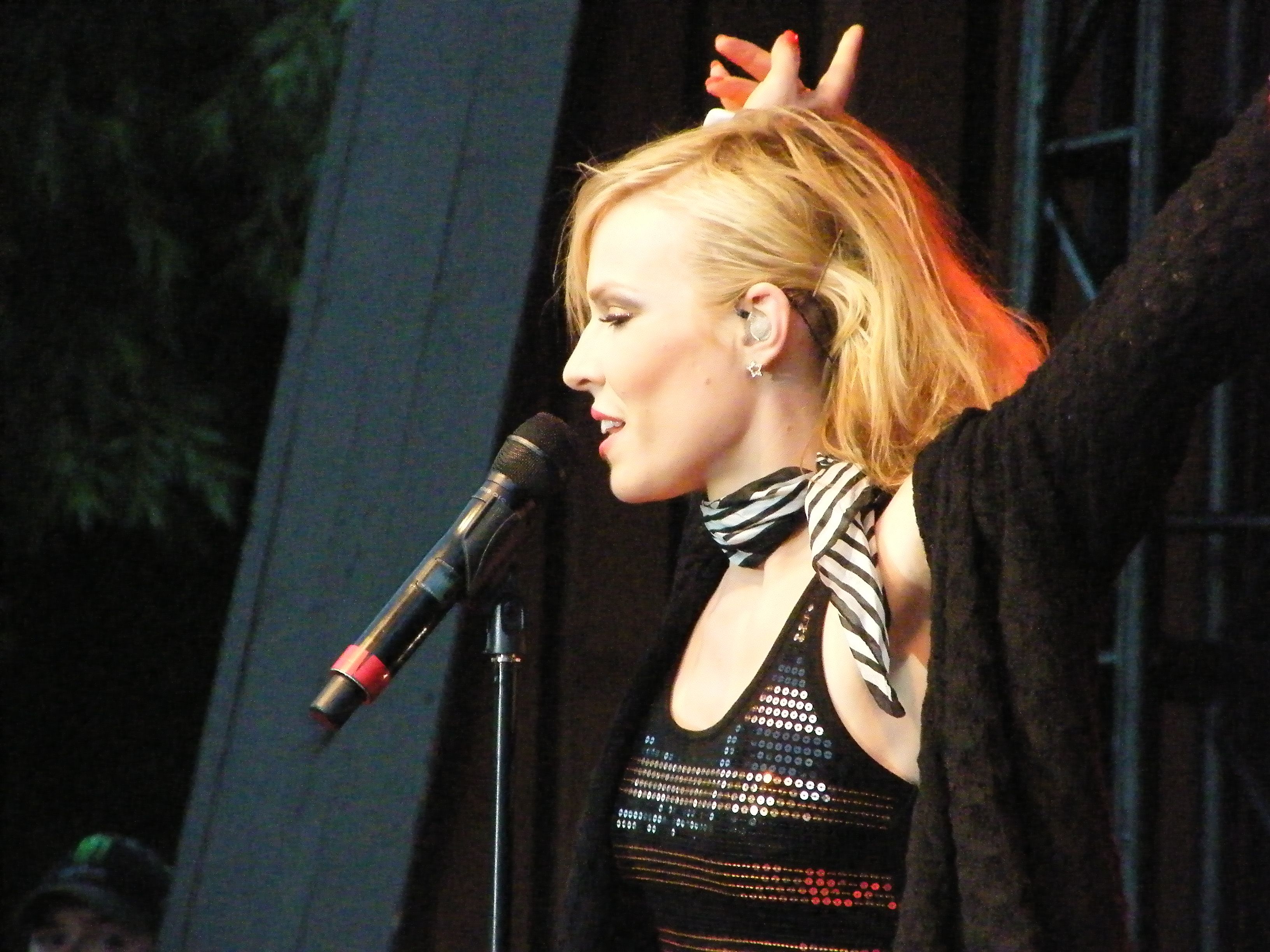 Natasha Bedingfield creatrice di Unwritten in un concerto del 2008