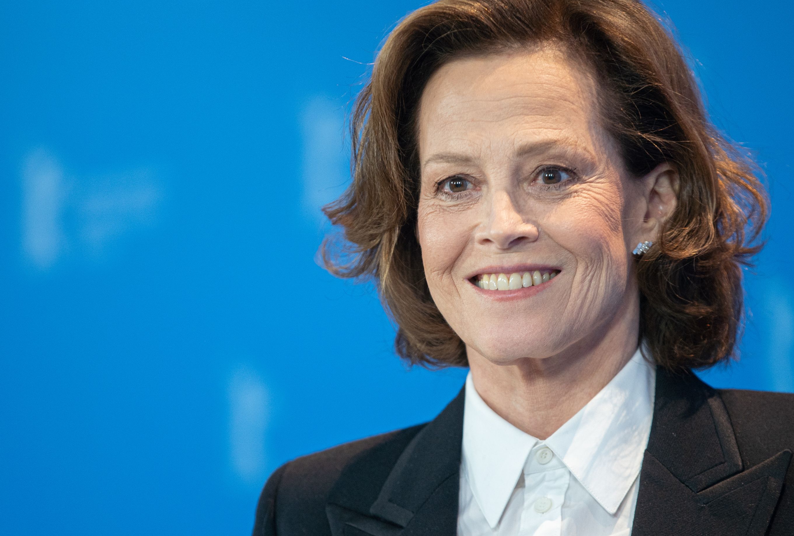 sigourney-weaver-il-leone-d-oro-a-venezia-e-i-ricordi-del-primo-alien-che-torna-al-top-anche-nei-videogiochi-main