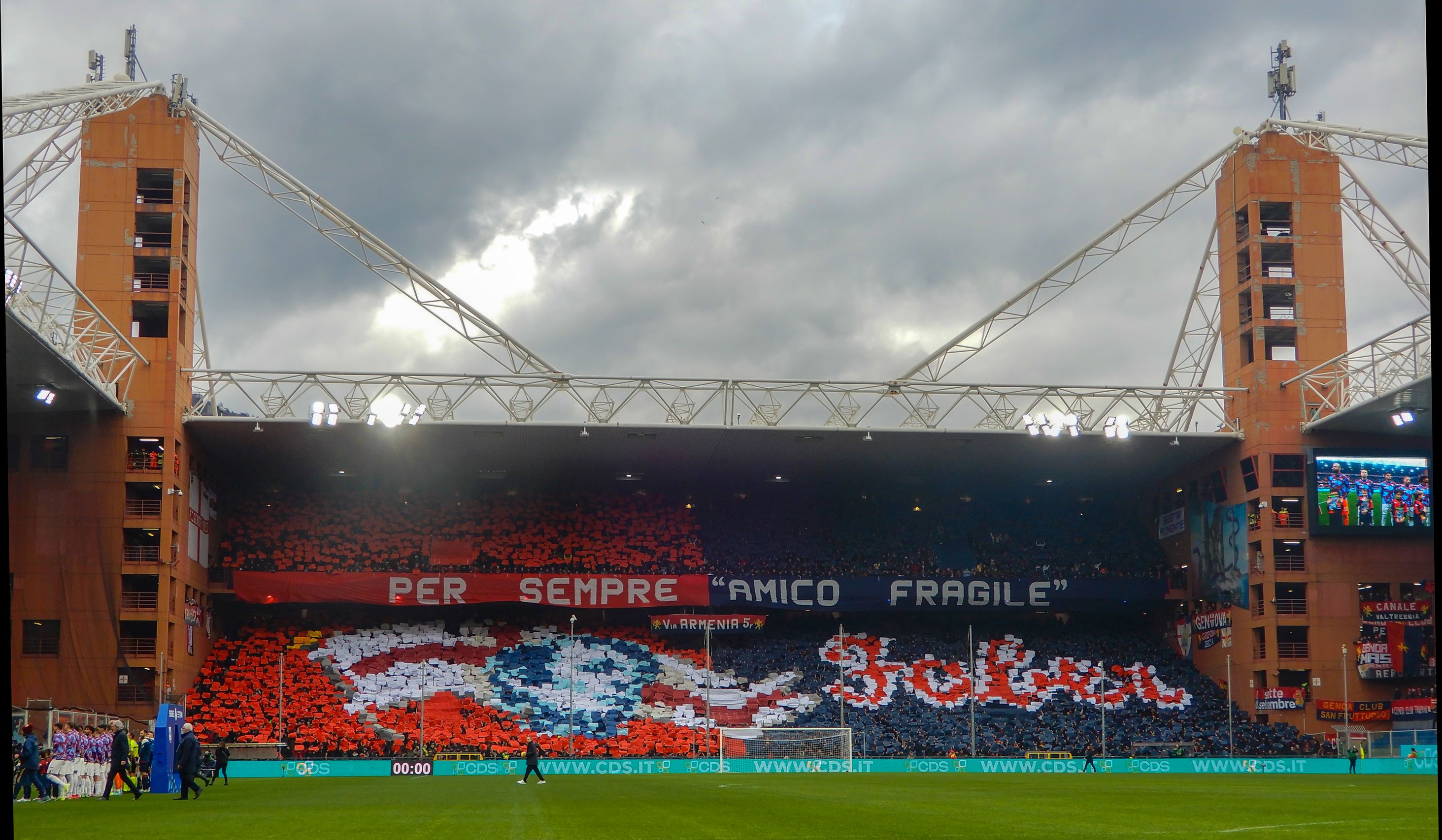 genoa-sampdoria-torna-il-derby-della-lanterna-occhio-al-super-tifoso-sugli-spalti-main