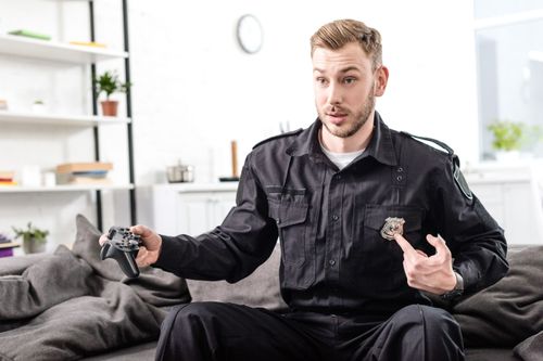 giappone-agente-di-polizia-scoperto-giocando-ai-videogiochi-in-servizio-preview
